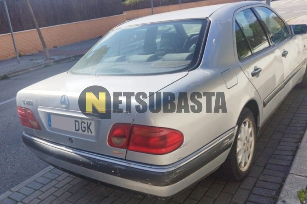 Subasta de Mercedes-Benz E 300 Turbodiesel Automatic. 1999