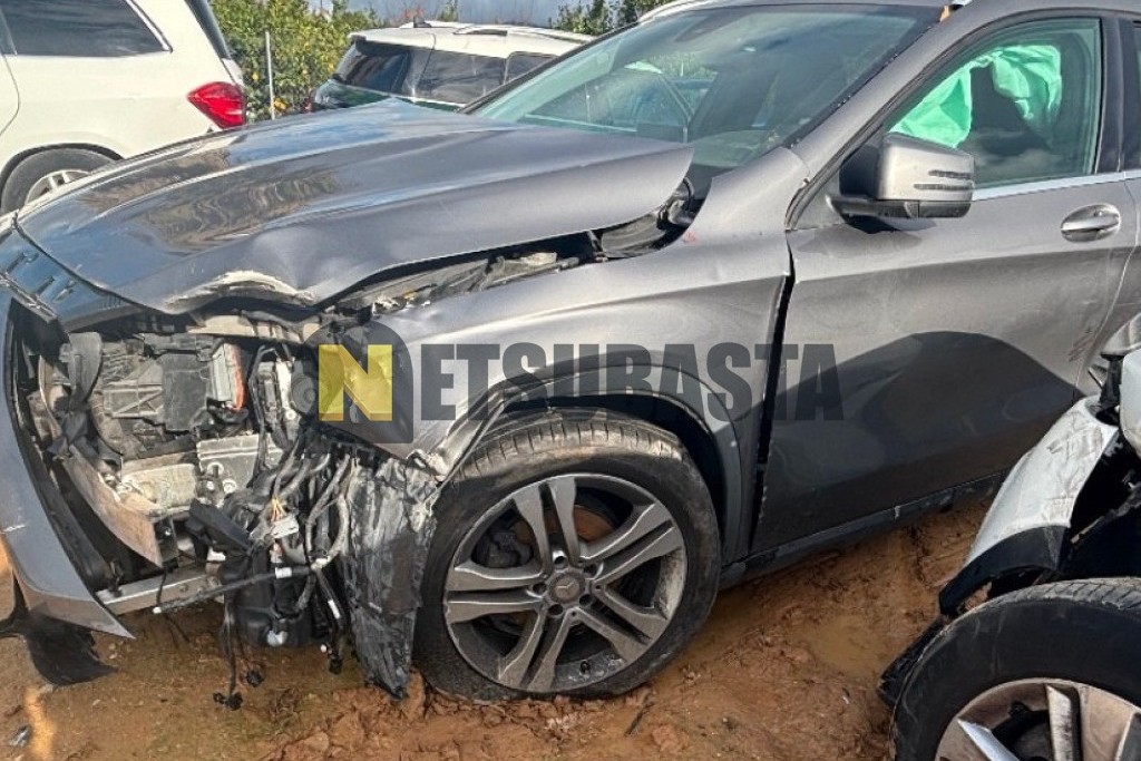 Mercedes-Benz GLA 180 7G-DCT 2016