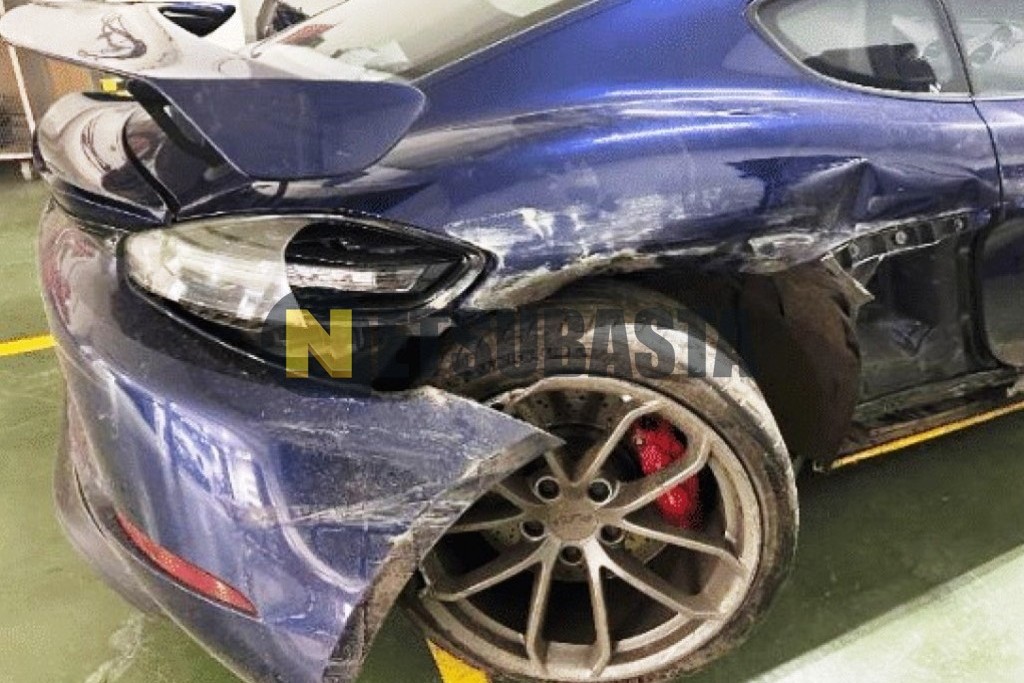 Porsche 718 Cayman GT4 PDK 2021