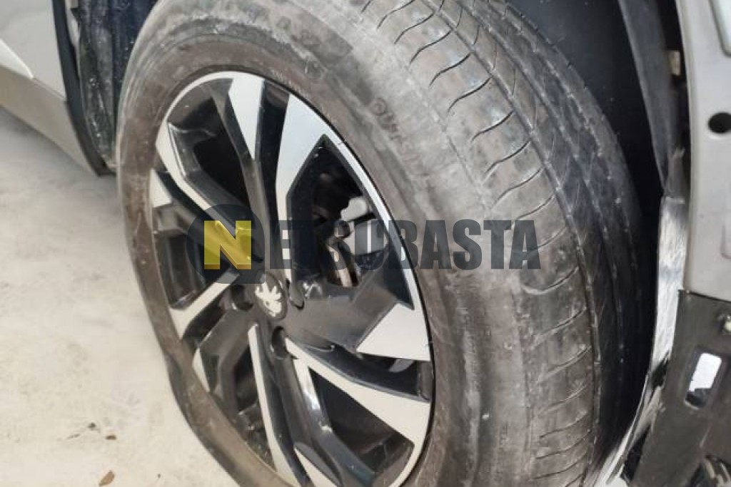 Peugeot 2008 1.5 BlueHDi EAT8 2021