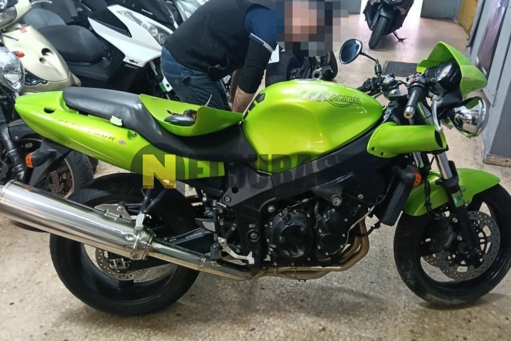Triumph SPEED Four 2004