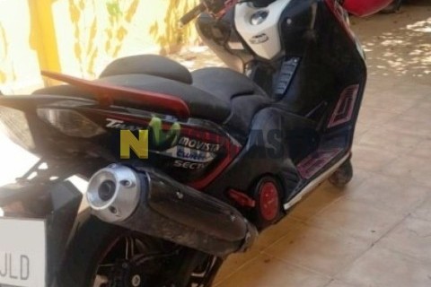 Aprilia SR Max 300 2013