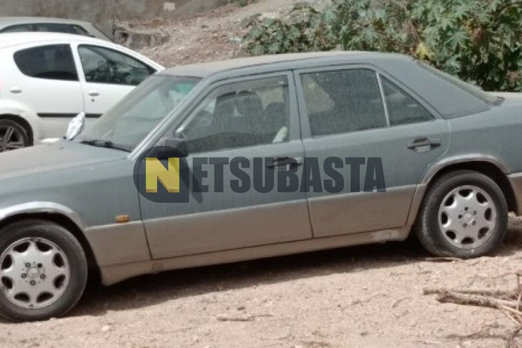 Mercedes-Benz 200E 1990