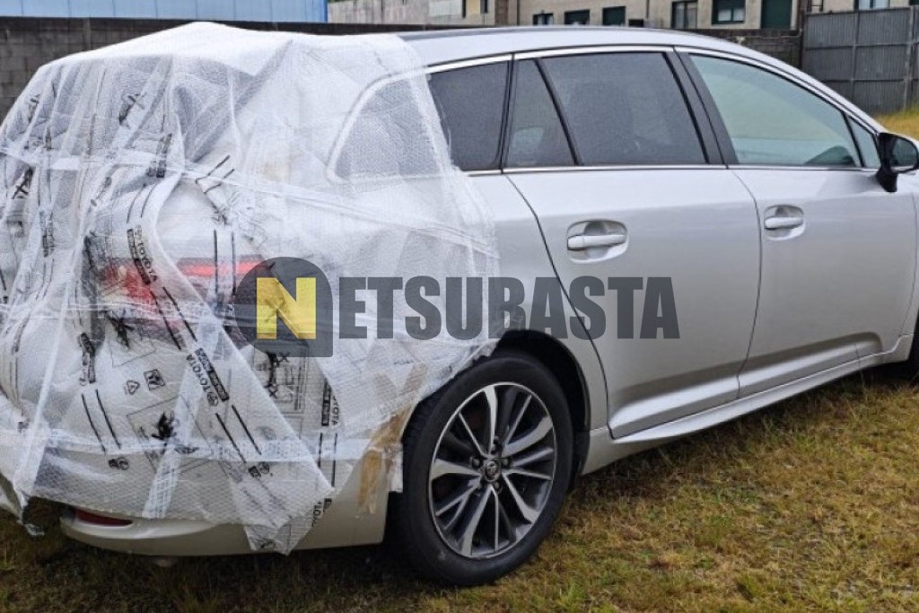 Toyota Avensis Touring Sports 150D 2015