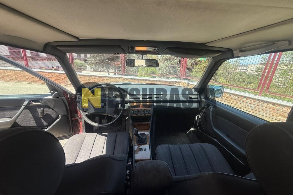 Mercedes-Benz 300E 1990
