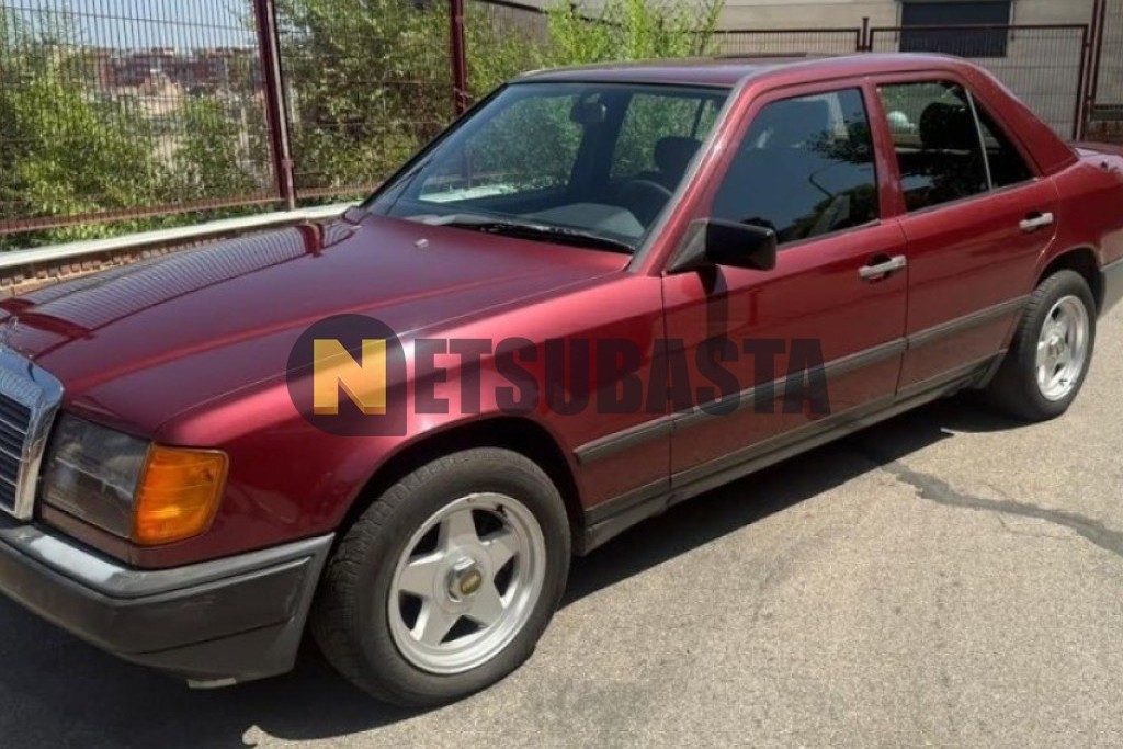 Mercedes-Benz 300E 1990