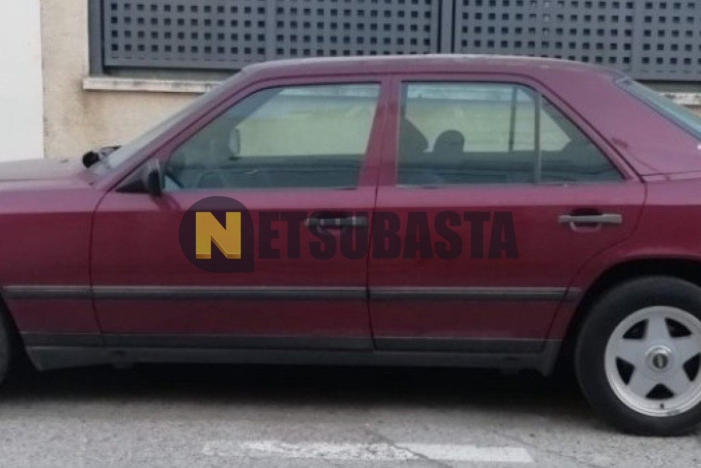 Mercedes-Benz 300E 1990