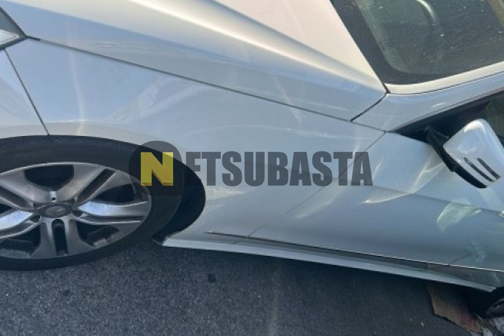 Mercedes-Benz E 220 CDI BlueEFFICIENCY Estate Aut. 2012