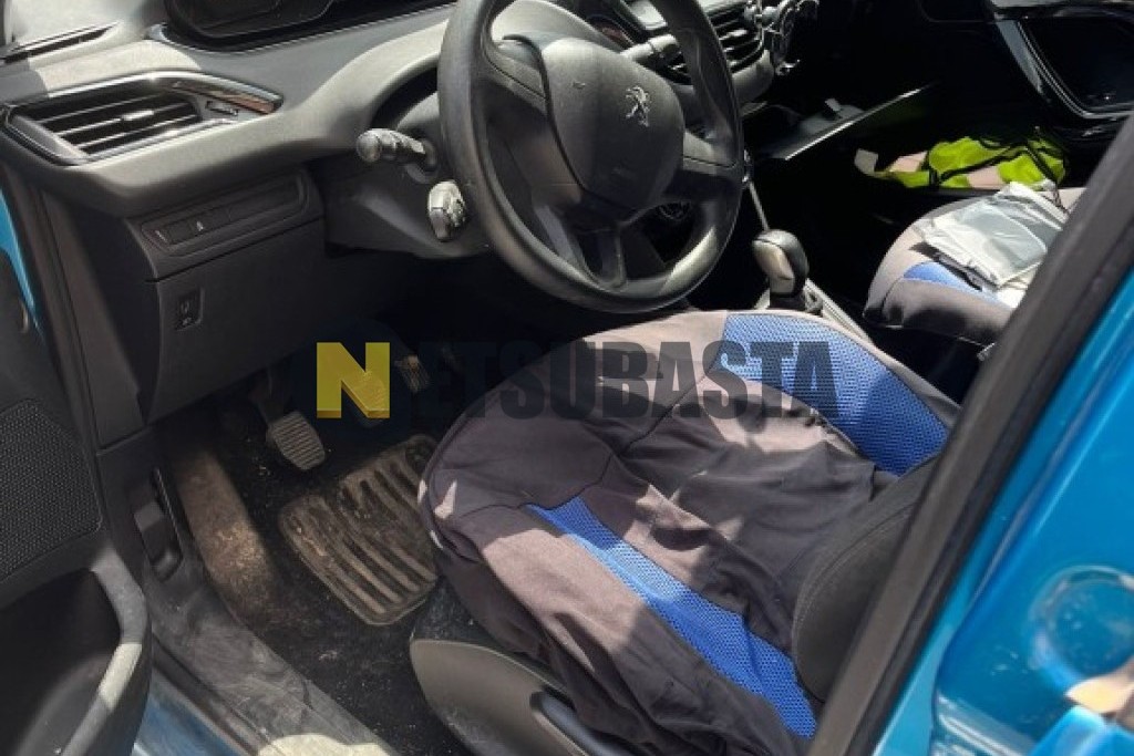 Peugeot 208 1.0 VTi 2012