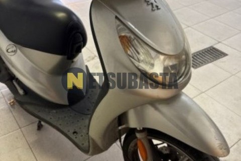 Suzuki BURGMAN 200 2011