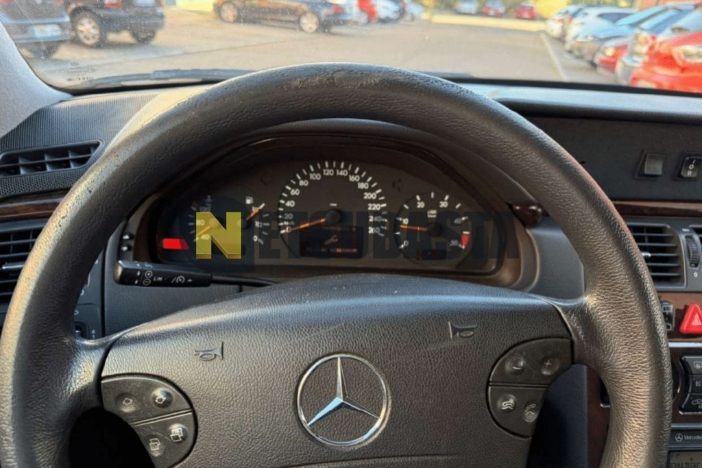 Mercedes-Benz E 220 CDI Aut. (Fúnebre) 2003