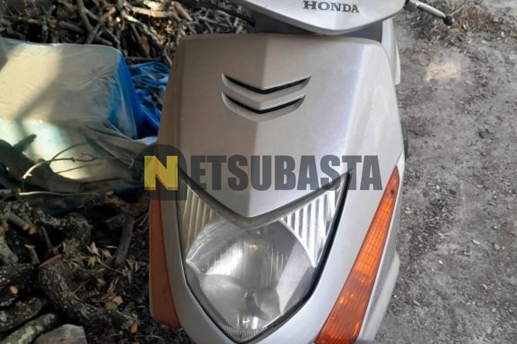 Honda SCV 100 LEAD 2004