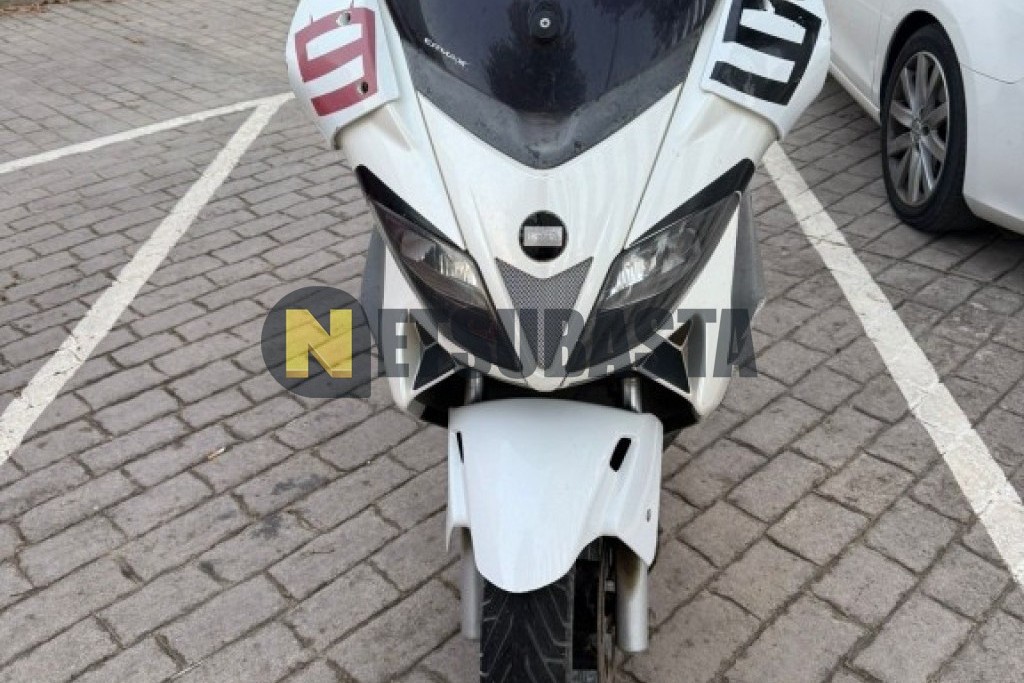 Aprilia SR Max 300 2011