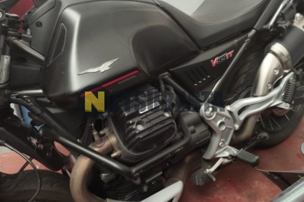 Moto Guzzi V85 TT 2022