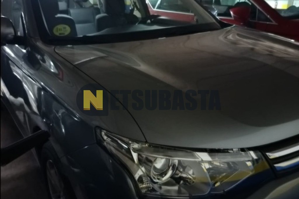 Mitsubishi Outlander 220 DI-D 2012