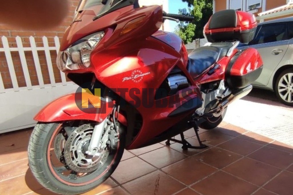 Honda PAN-EUROPEAN ST 1300 2002