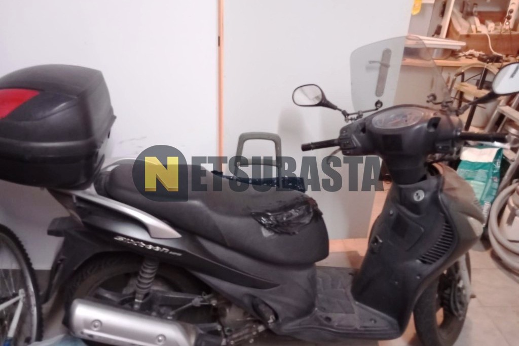 Suzuki Sixteen 125 2010