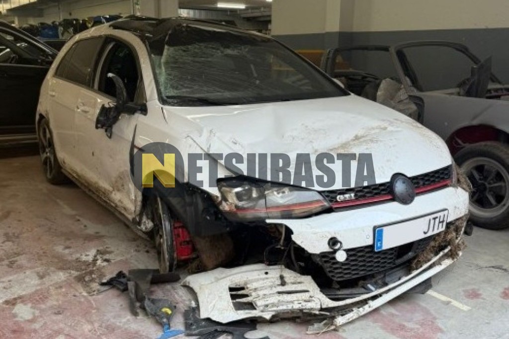 Volkswagen Golf GTI 2.0 TSI BMT DSG 6 vel. 2016