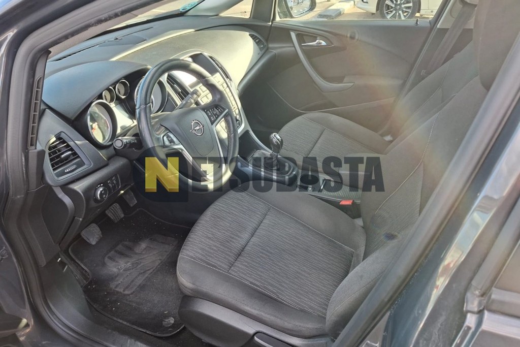 Opel Astra Sedán 1.6 CDTi 2015