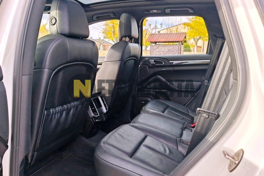 Porsche Cayenne S Hybrid 2011