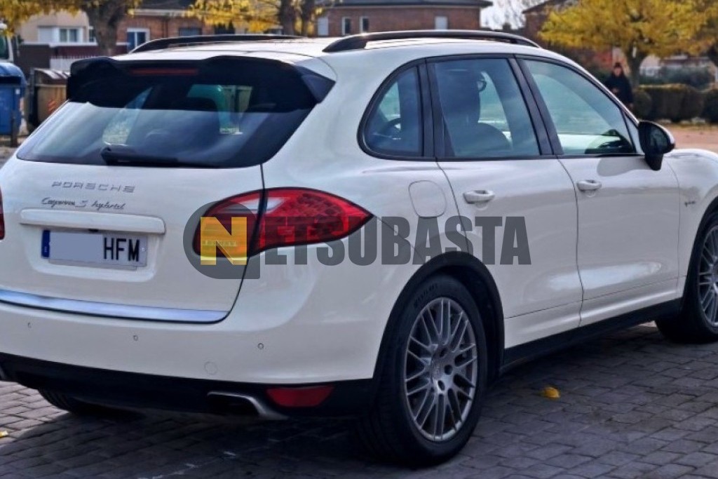 Porsche Cayenne S Hybrid 2011