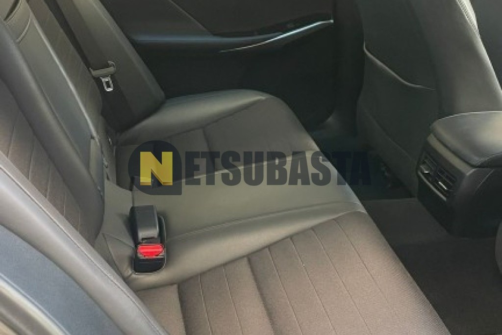 Lexus IS 300h 2016