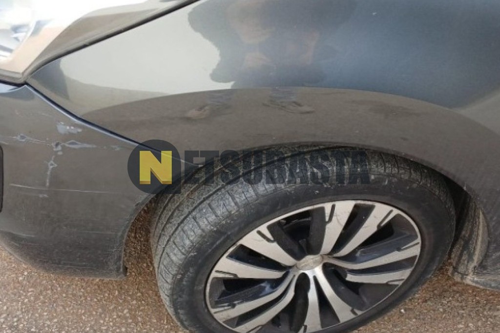 Peugeot 3008 HYbrid4 2014