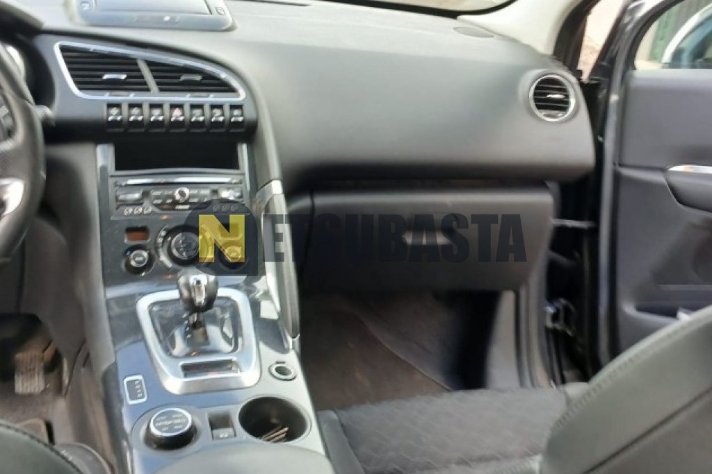 Peugeot 3008 HYbrid4 2014