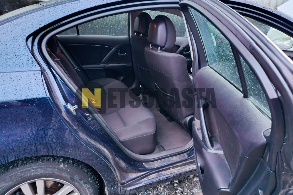 Toyota Avensis Sedán 2.0 D-4D 2010