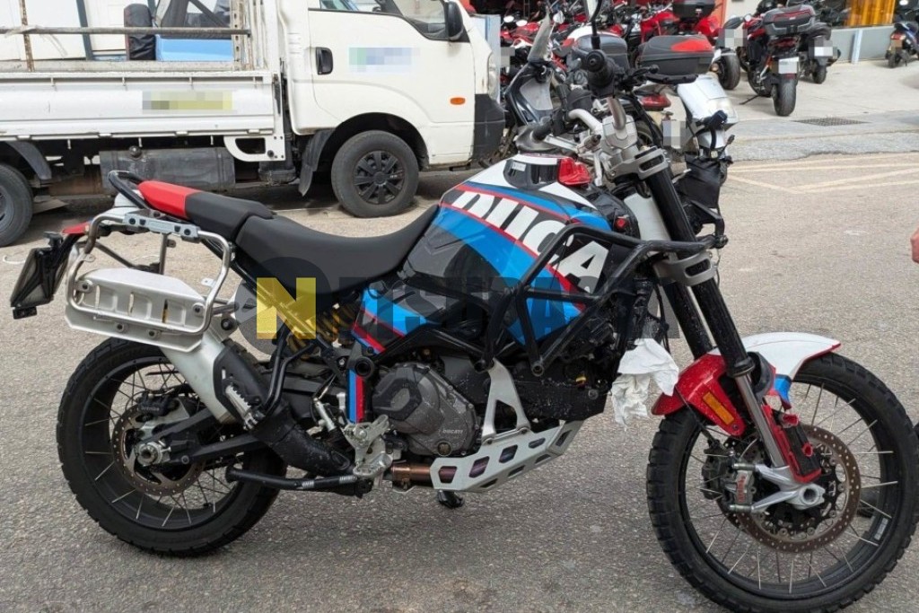 Ducati DesertX Discovery 2025