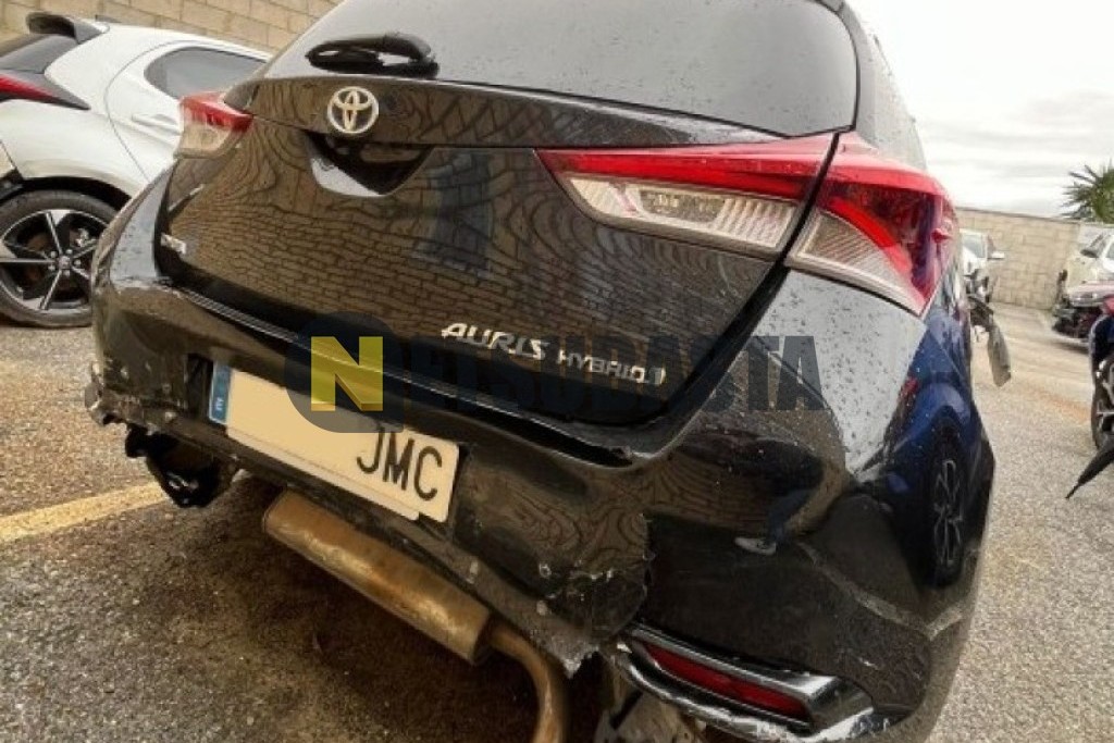 Toyota Auris 140H e-CVT 2016