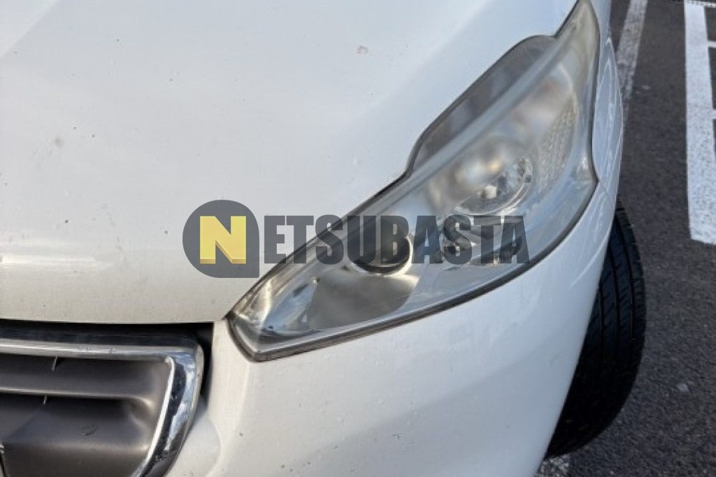 Peugeot 208 1.2 VTi 2012