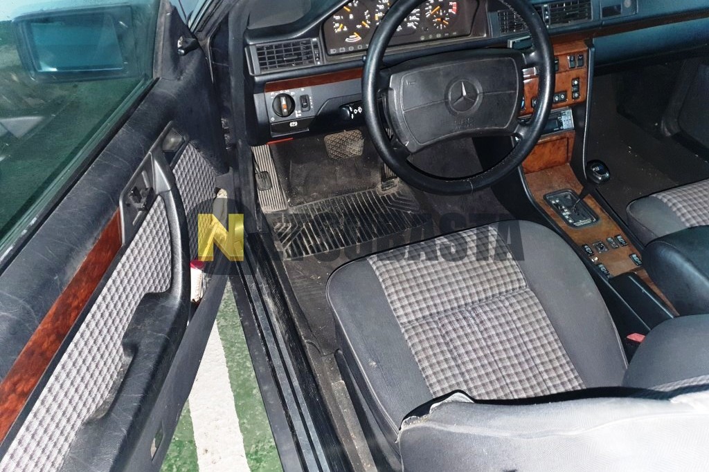 Mercedes-Benz 300 CE 24 1991