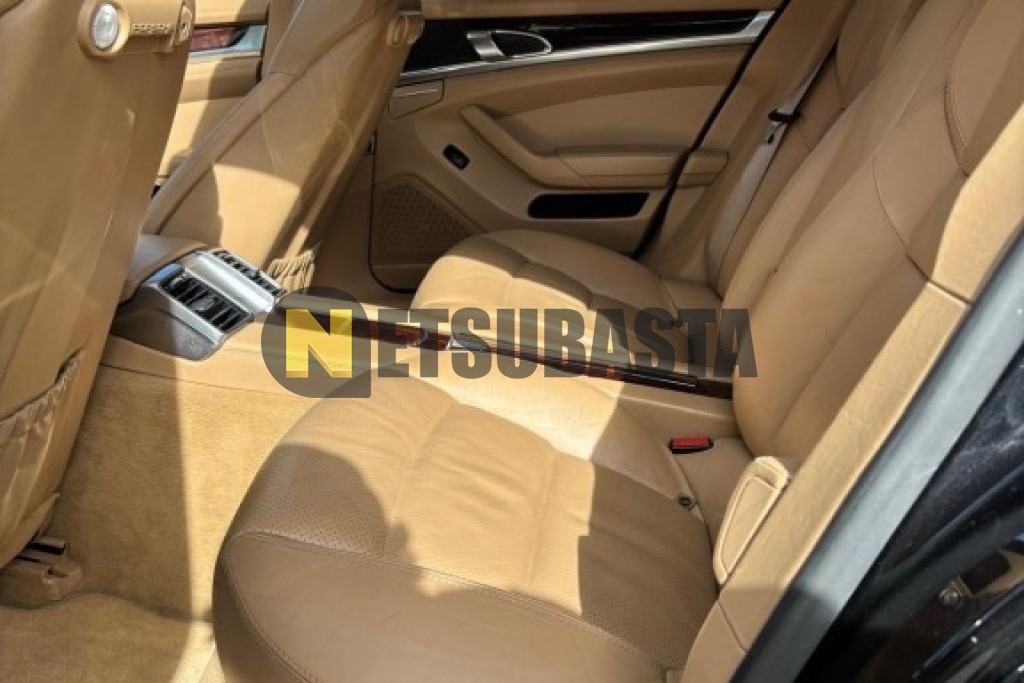Porsche Panamera 4 2011