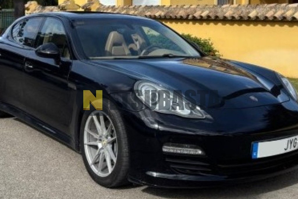 Porsche Panamera 4 2011