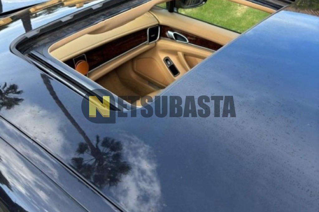 Porsche Panamera 4 2011