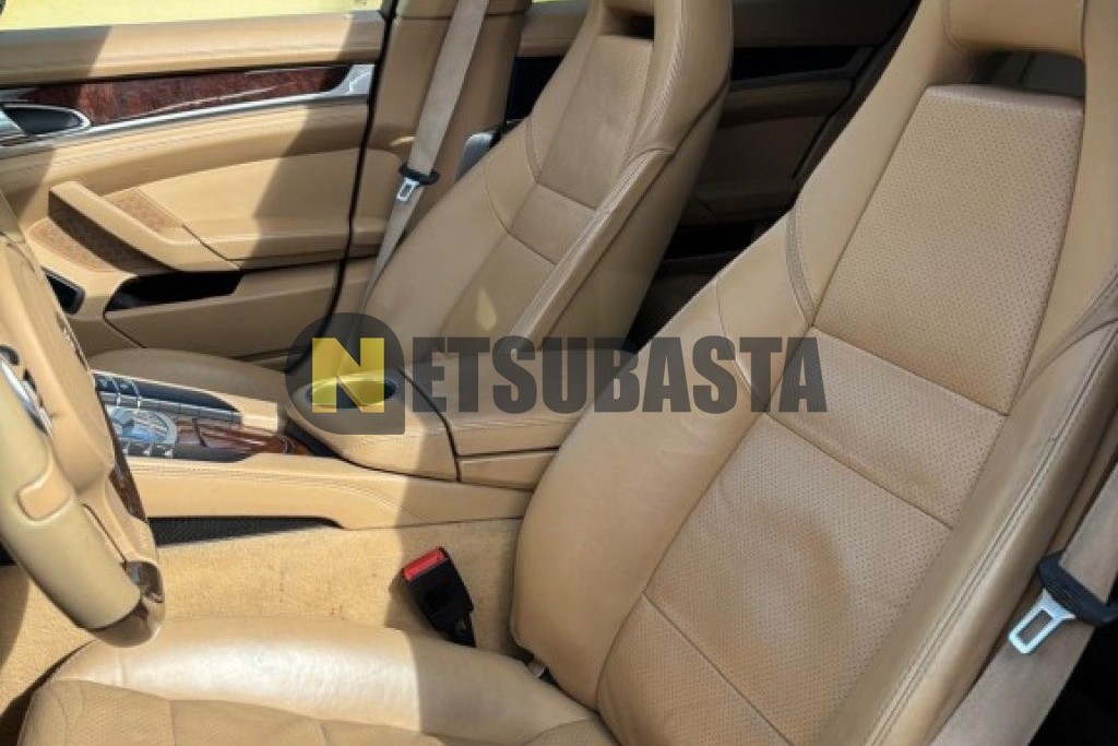 Porsche Panamera 4 2011