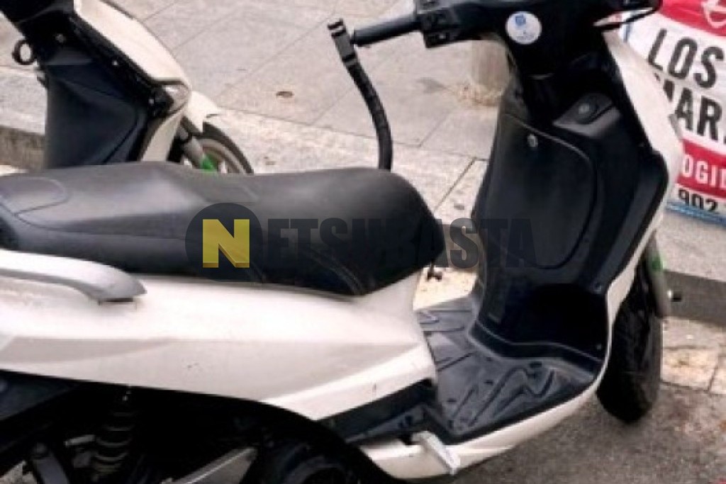 Peugeot Tweet 125 2015