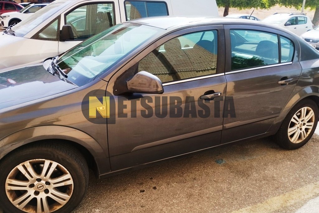 Opel Astra Sedán 1.7 CDTi 2010