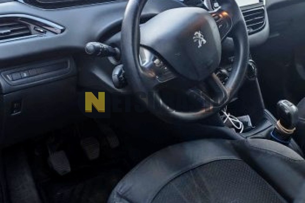 Peugeot 208 1.2 VTi PureTech 2012