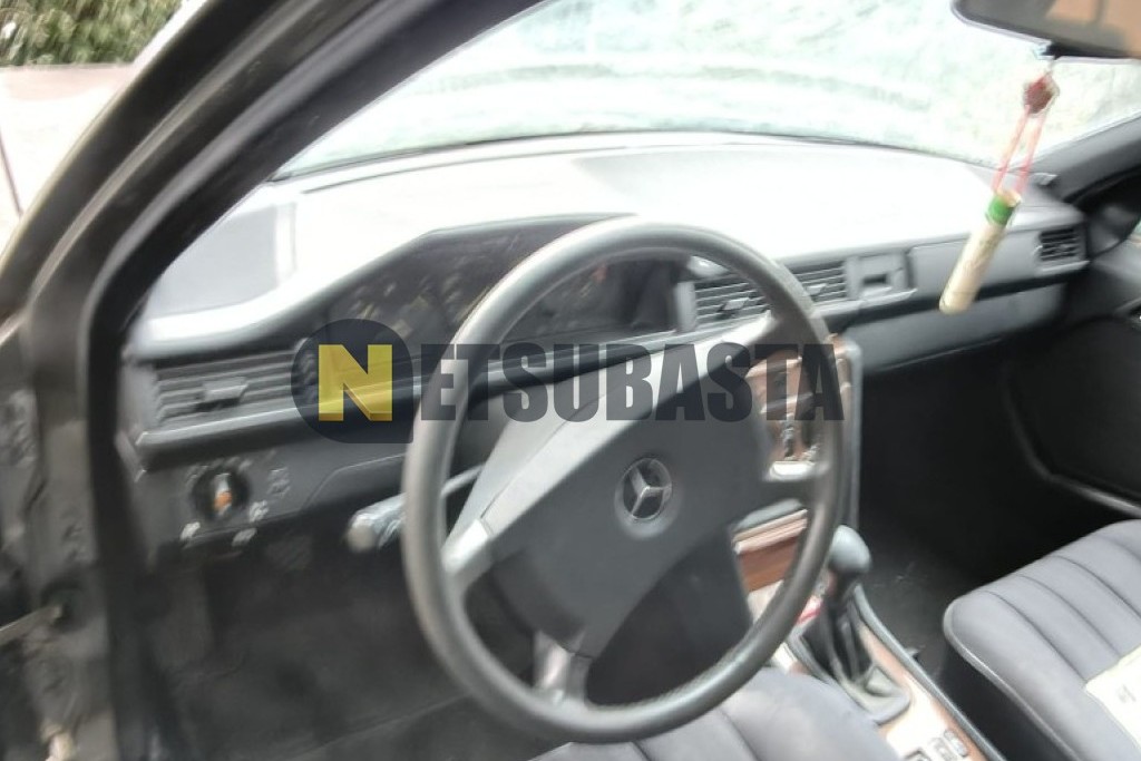 Mercedes-Benz 300 E 1986