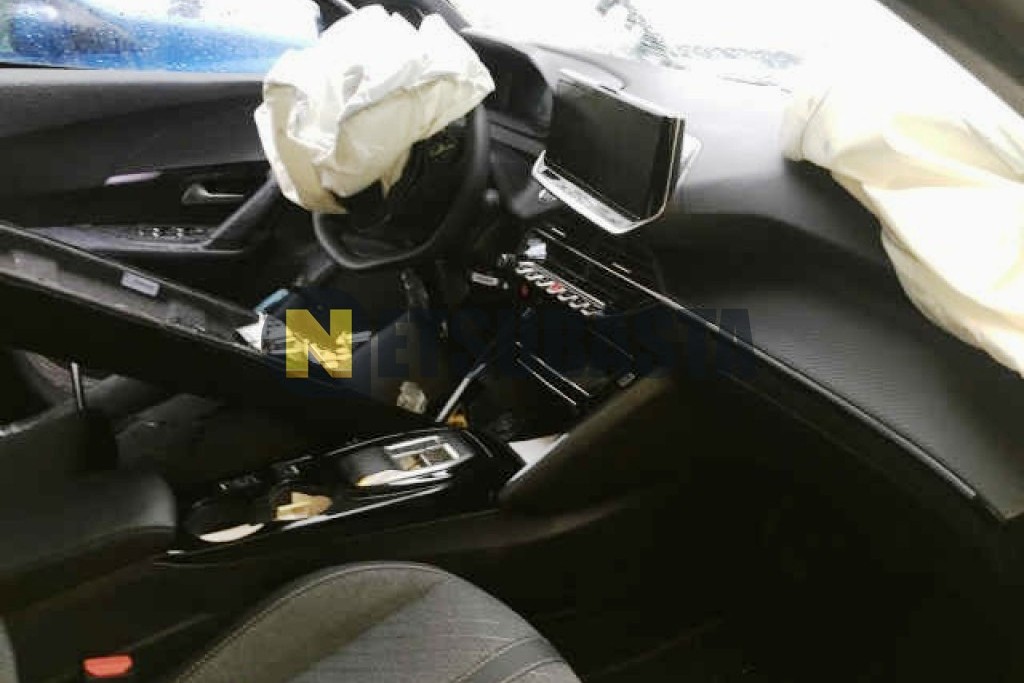 Peugeot 2008 Hybrid e-DCS6 2025