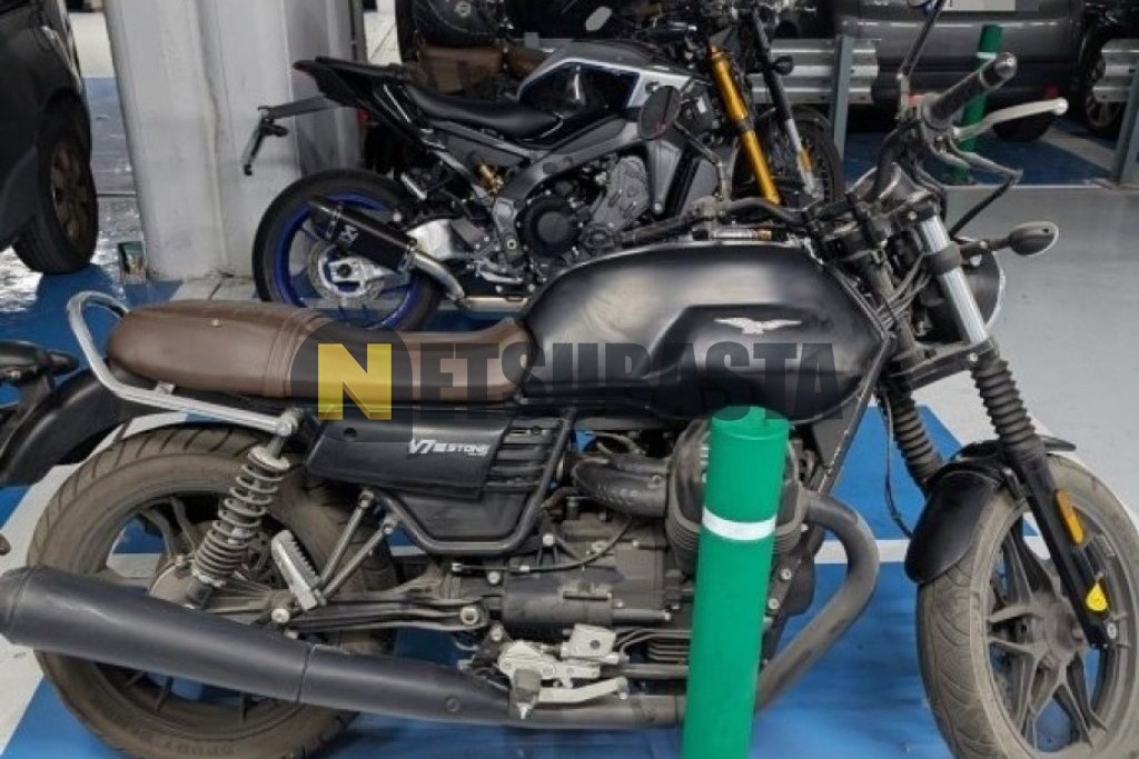 Moto Guzzi V7 III Stone 2017