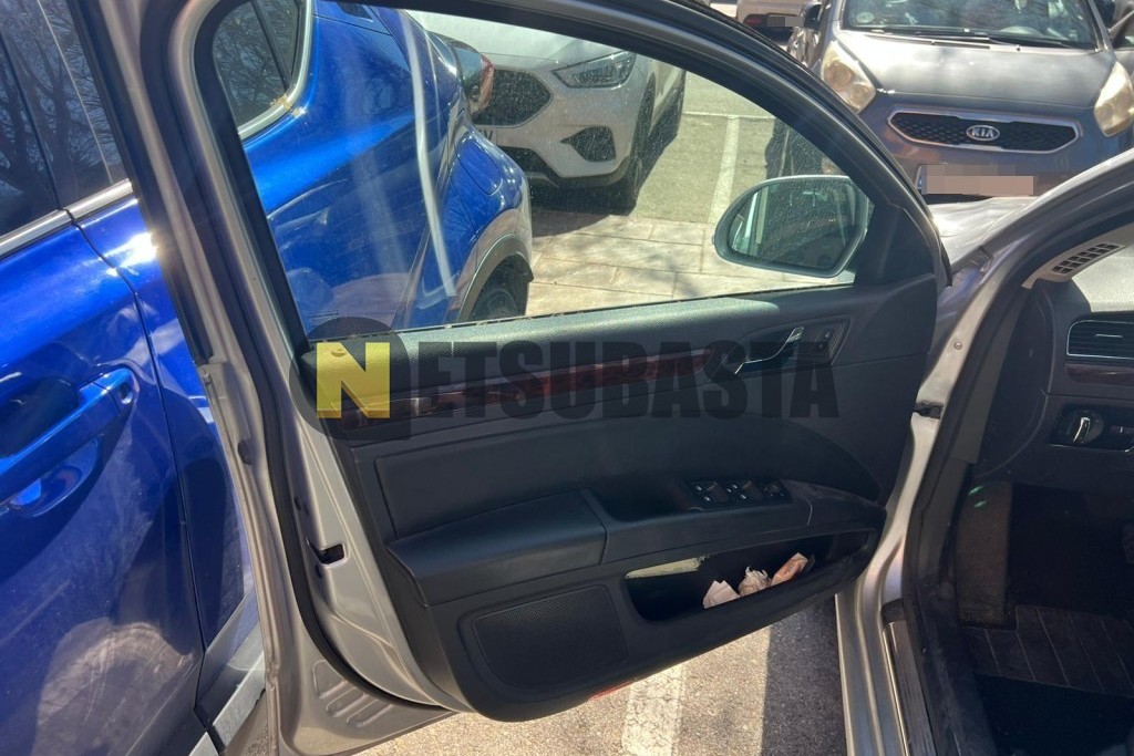 Skoda Superb Combi 2.0 TDI DPF DSG 4x4 2011