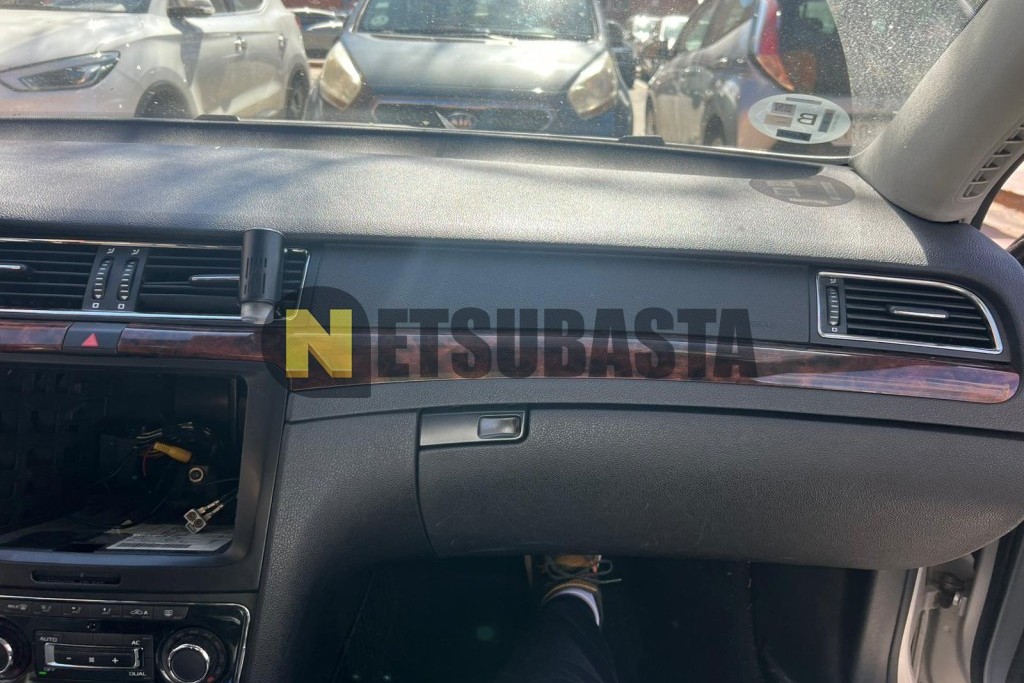 Skoda Superb Combi 2.0 TDI DPF DSG 4x4 2011