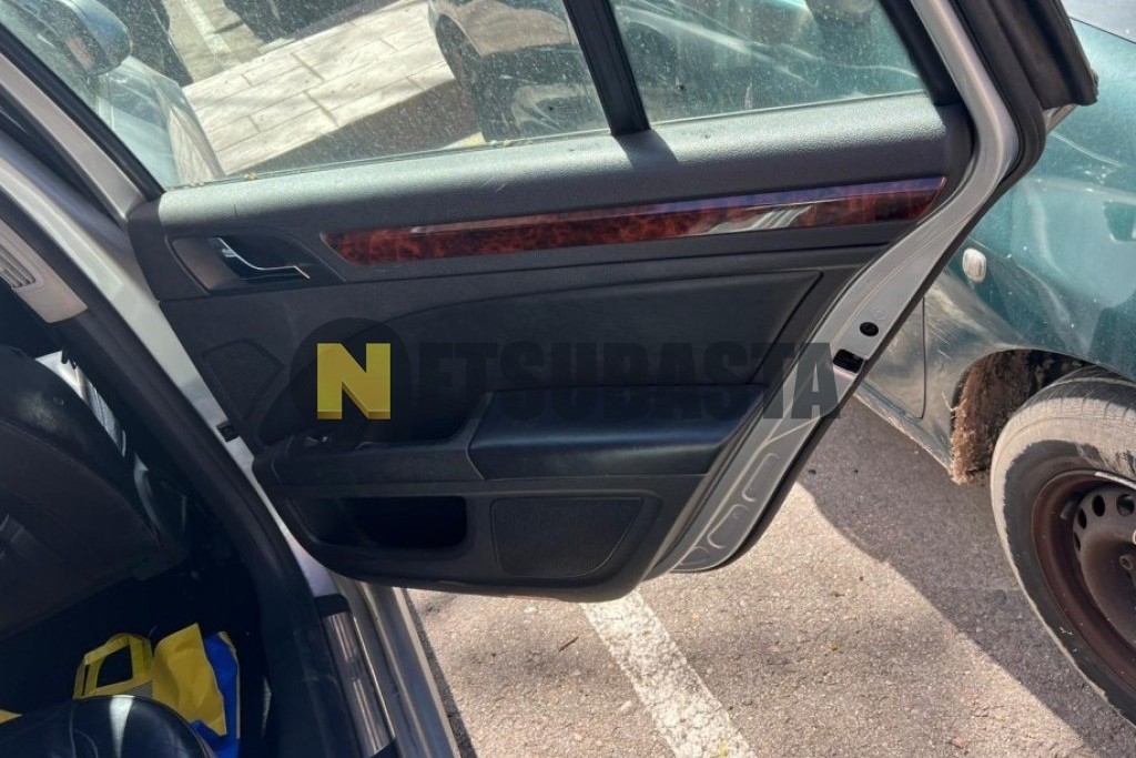 Skoda Superb Combi 2.0 TDI DPF DSG 4x4 2011