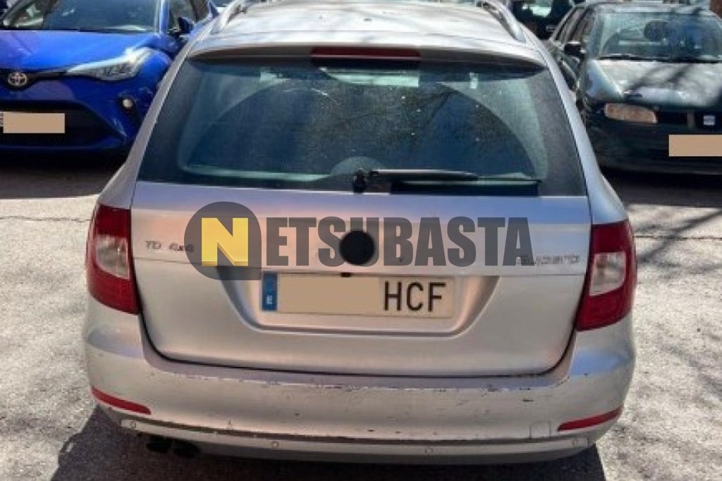 Skoda Superb Combi 2.0 TDI DPF DSG 4x4 2011