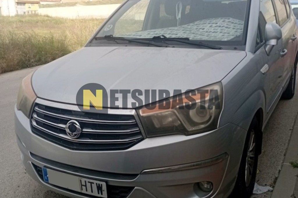 SsangYong Rodius 2.0 eXdi 2013