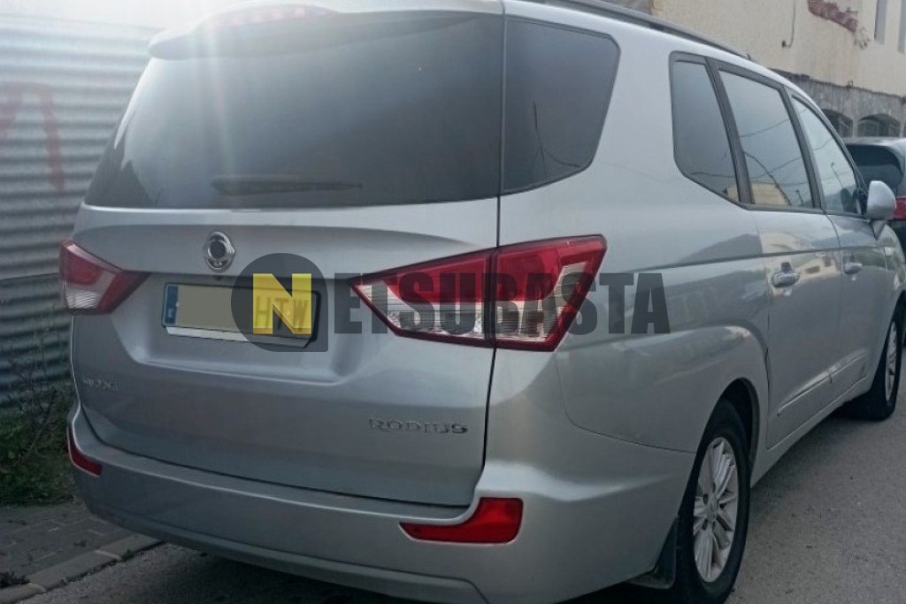 SsangYong Rodius 2.0 eXdi 2013