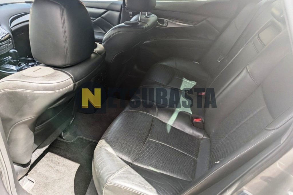 Infiniti M30d S 2013